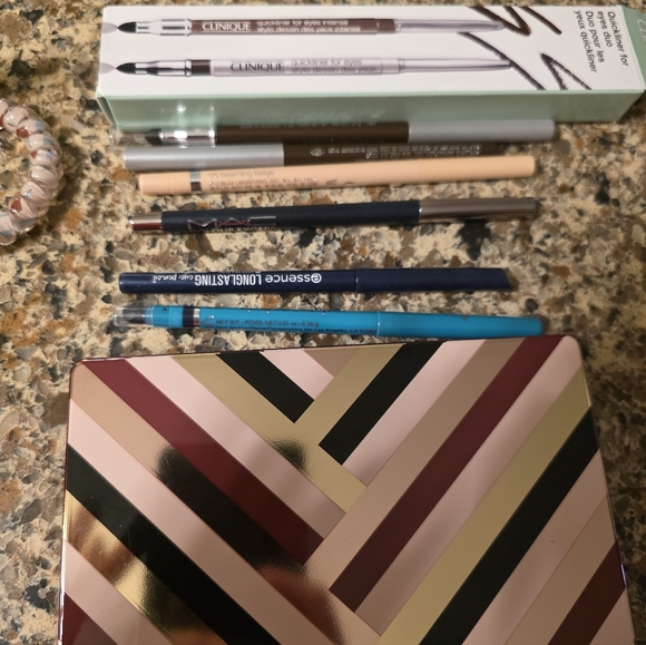 Tarte Geometric Palette with Assorted Eyeliners- Clinique - Picture 4 of 10